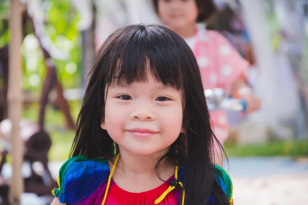 Menina Asiática Adorável Com Rosto Doce Sorriso Miúdo Feliz Está — Fotografia de Stock