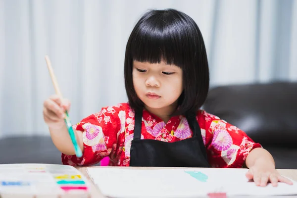 Gadis Asia Kecil Cerdas Yang Punya Ide Membuat Seni Sebagai — Stok Foto