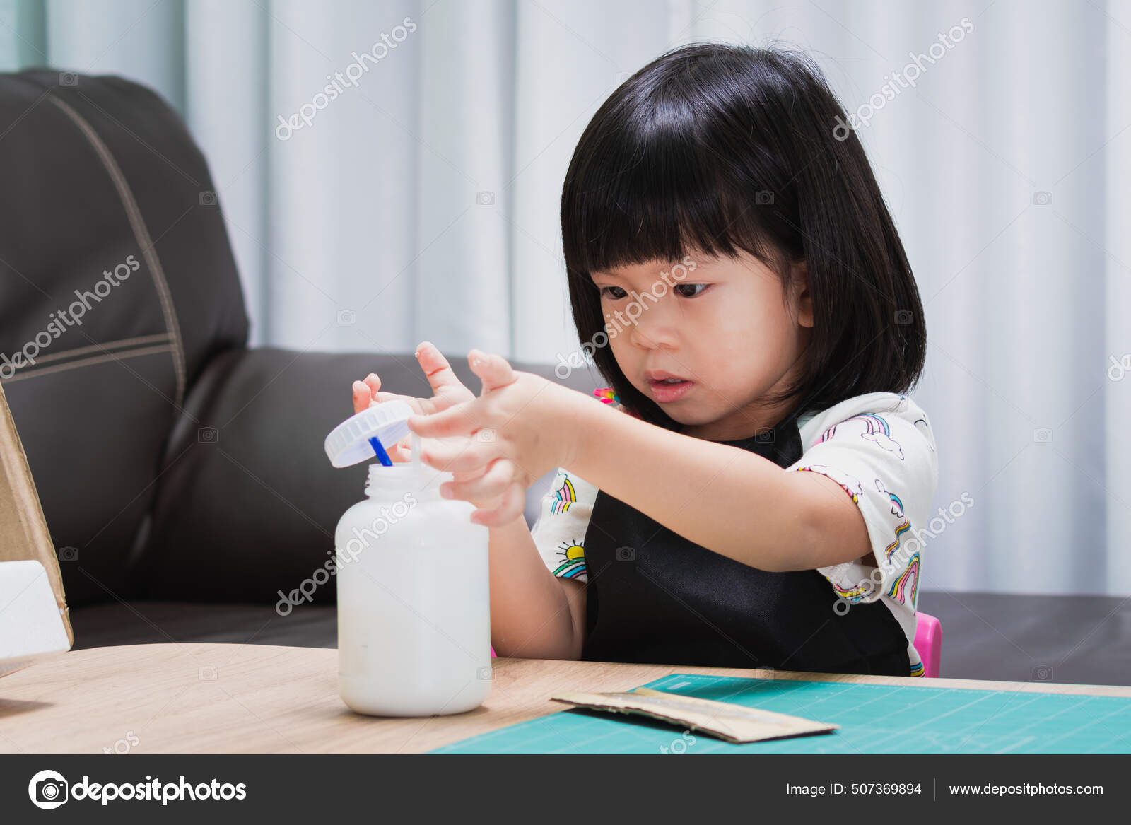 Child Years Old Having Fun White Glue Hands Children Smile — Stock