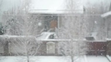 pencere dışında kar