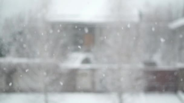 Снег за окном — стоковое видео
