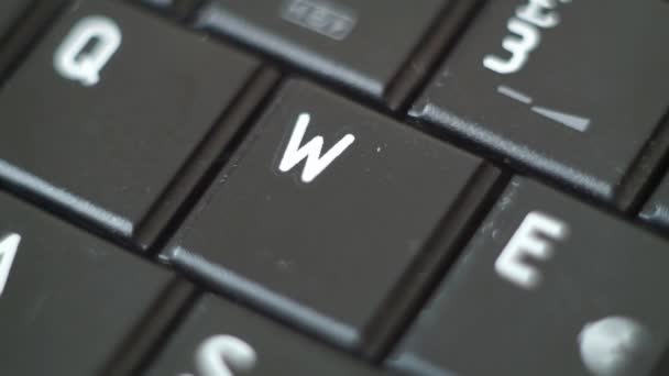 Taste schwarze PC-Tastatur eingeben — Stockvideo