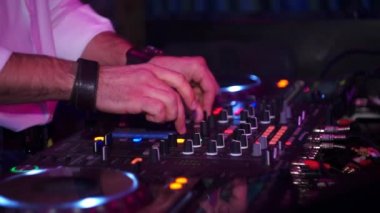 DJ Club kümesinde