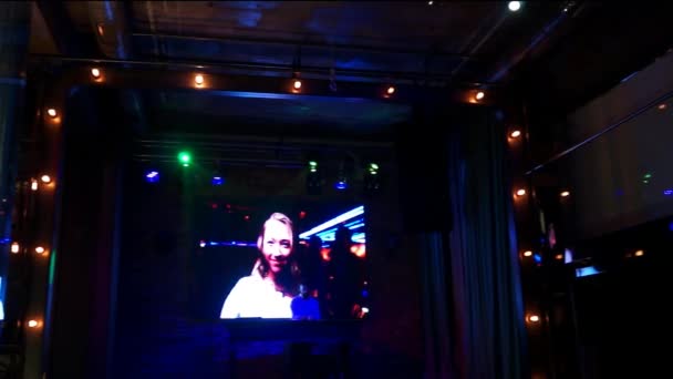 DJ dans un ensemble de club — Video