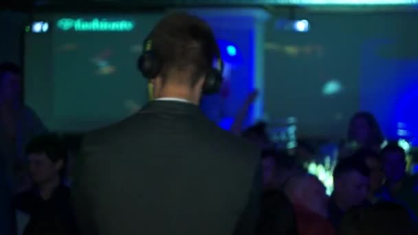 DJ dans un ensemble de club — Video