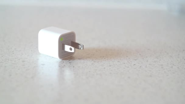 Adaptador de plugue elétrico — Vídeo de Stock