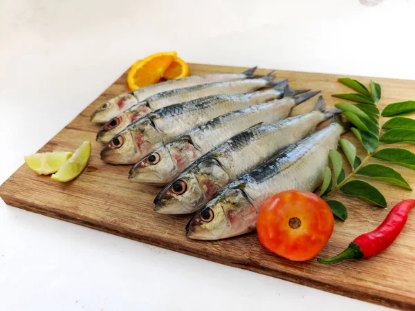 Close View Fresh Indian Oil Sardine Wooden Pad Decorated Herbs — стоковое фото