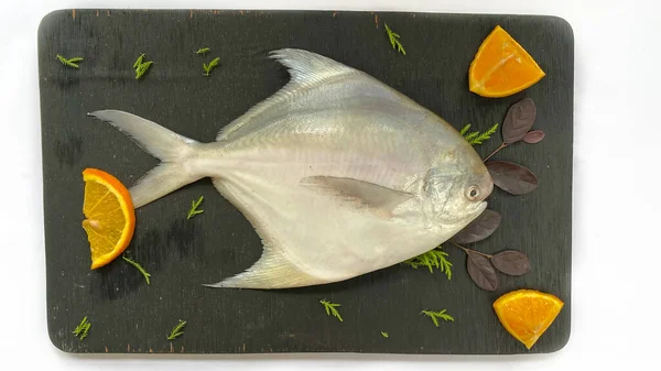 Bovenaanzicht Van Silver Pomfret White Pomfret Visgerecht Koken Met Verschillende — Stockfoto