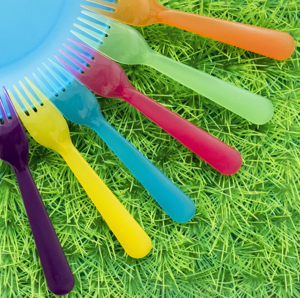 Fişler yeşil çim, piknik, eğlenceli, Konuklar renkli, sayfa görünümü