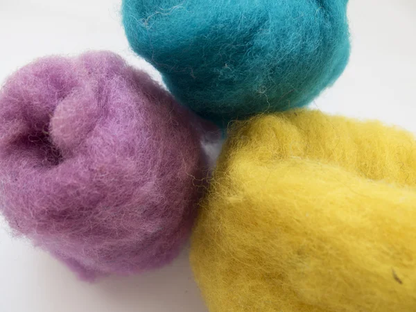 Fondo interesante en fieltrar lana con bobinas de color woo — Foto de Stock