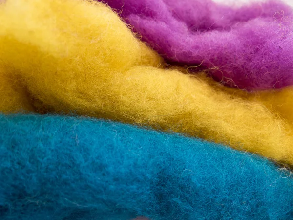 El yapımı hakkında olağandışı arka plan ile renkli yün lay yığılmış