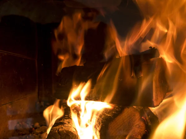 Ahşap soba yanan