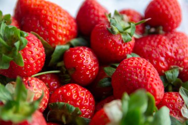 Taze sağlıklı kırmızı çilek.