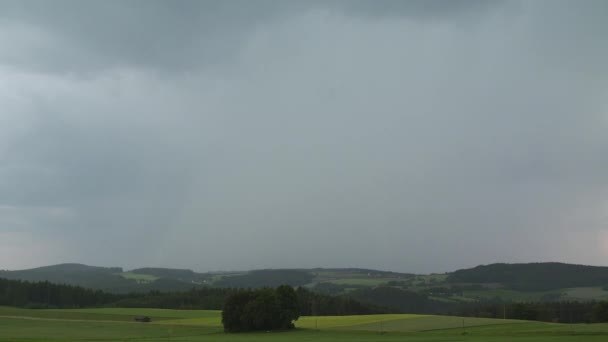 Burza Nad Krajobrazu Wiejskiego Wzniesiony Śruby Piorun — Wideo stockowe