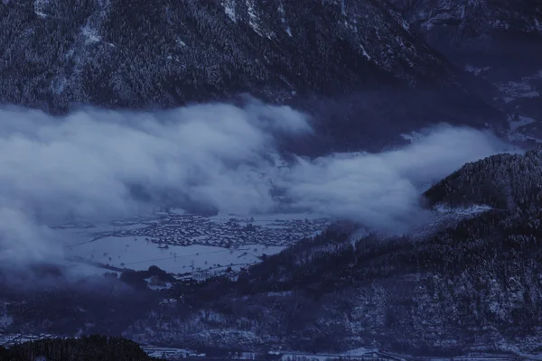 Winterly swiss village, Switzerland. — Stock Photo, Image