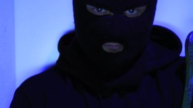 Hırsız yüz maskesi