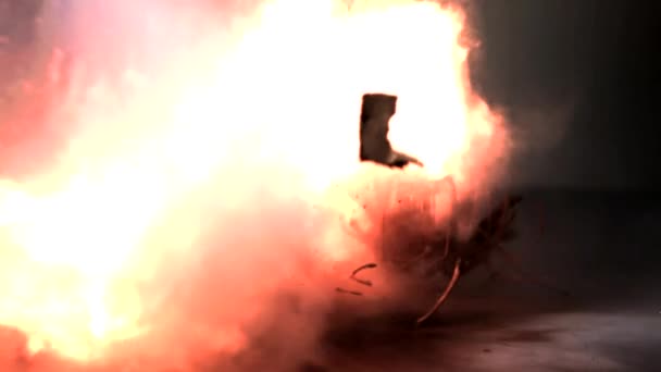 Kleiner Feuerwerkskörper explodiert — Stockvideo