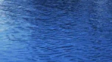 Bir Yüzme Havuzu su yüzeyi.