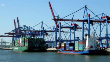 Konteyner gemisi Hamburg Limanı