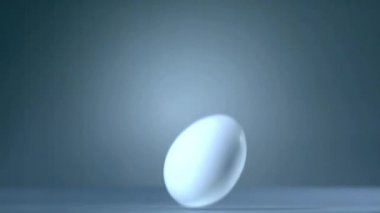 Yumurta ağır çekimde - 1050 fps düşüyor