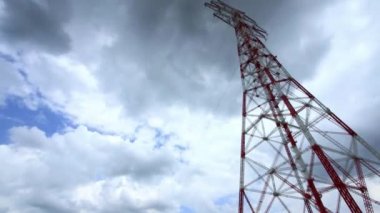 İsale Hattı, elektrik direğinden