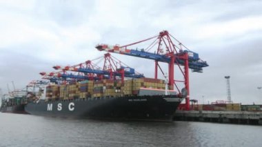 Konteyner gemisi, zaman atlamalı