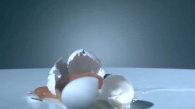 Yumurta ağır çekimde - 1050 fps düşüyor