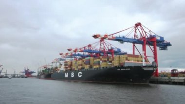 Konteyner gemisi, zaman atlamalı