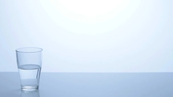 Demi plein verre d'eau 