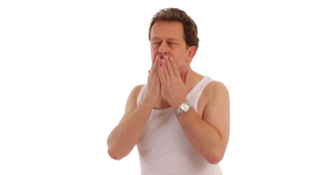 Man smörja ansiktet med lotion — Stockvideo