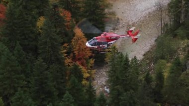 Bavarian Dağları'nda helikopter ile kurtarma görevi