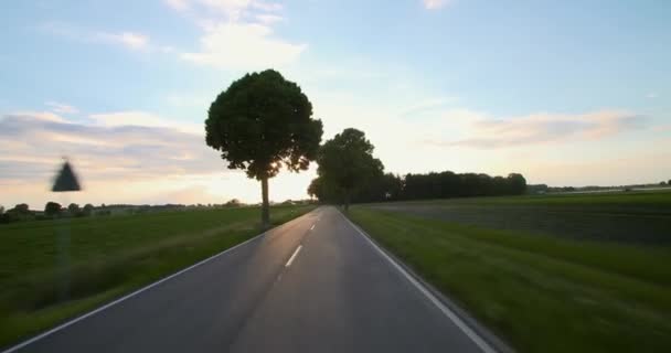 Οδηγώντας ένα αυτοκίνητο-POV-δρόμος-βραδινή διάθεση-μέρος 1 από 3 — Αρχείο Βίντεο