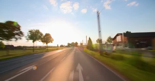 Rijden een auto-POV-weg bij zonsondergang-deel 3 van 8 — Stockvideo
