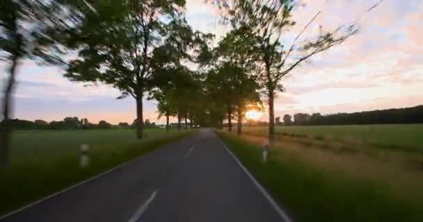 Conducir un coche - POV - Camino hacia la puesta del sol - Parte 4 de 7 — Vídeos de Stock