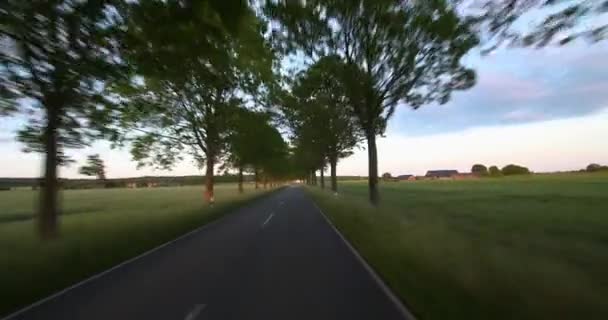 Conduite d'une voiture - POV - Soleil à l'arrière - 2 