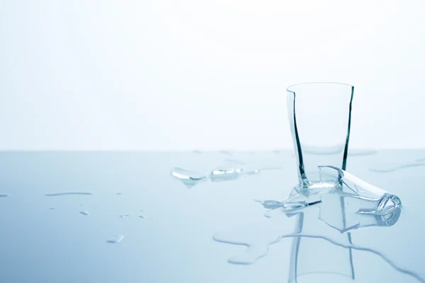Rozbité sklo s vodou — Stock fotografie