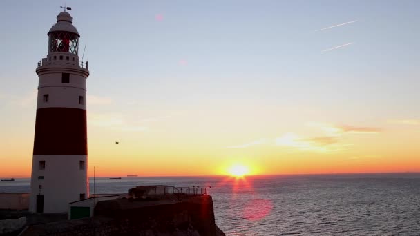 Deniz feneri - gün batımı — Stok video