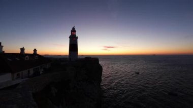 Deniz feneri - gün batımı