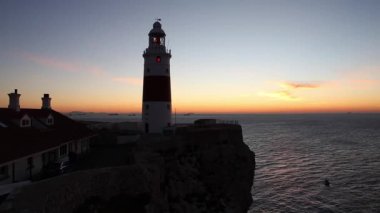 Deniz feneri - gün batımı