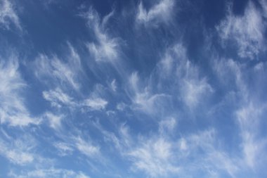 Mavi gökyüzünde Bulutlar Cirrus Uncinus