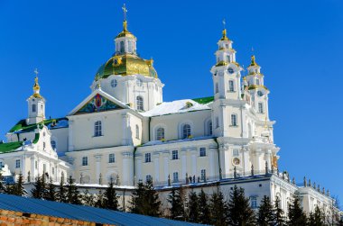 Pochaev lavra. Kışın Dormition Katedrali.