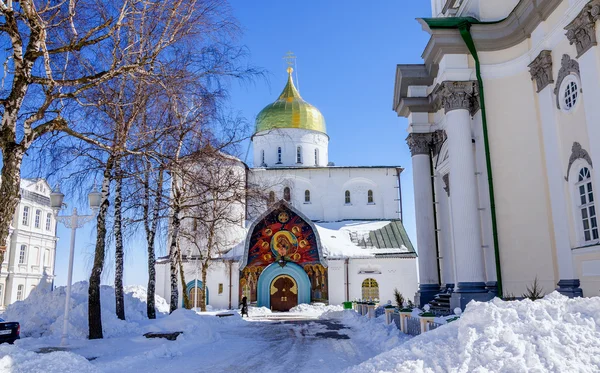 Pochaev lavra. Kışın Trinity Katedrali.
