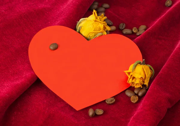 Red heart with dried roses and coffee beans — Stock Photo, Image