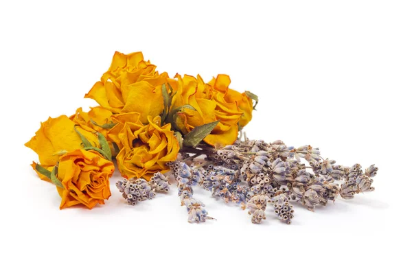 Accessori Spa, rose secche gialle con lavanda su bianco — Foto Stock