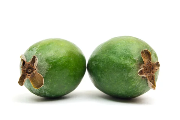 Tropische Früchte Feijoa isoliert auf weißem Hintergrund — Stockfoto