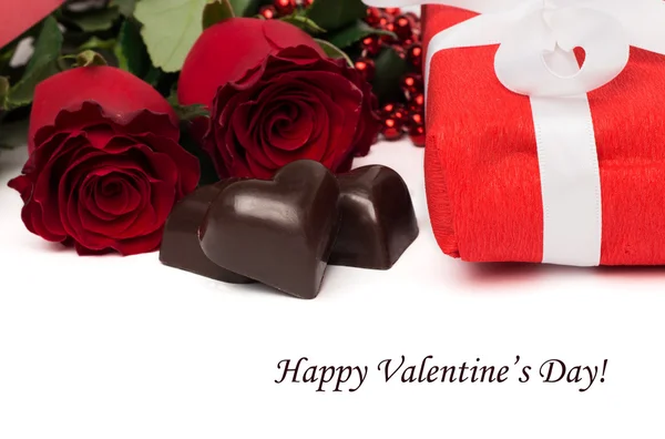 Tag Joyeuse Saint-Valentin avec boîte cadeau rouge et ruban blanc — Photo