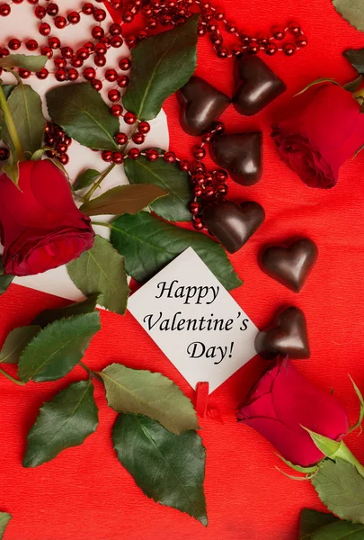 Etiqueta Feliz Día de San Valentín con rosas rojas y dulces — Foto de Stock