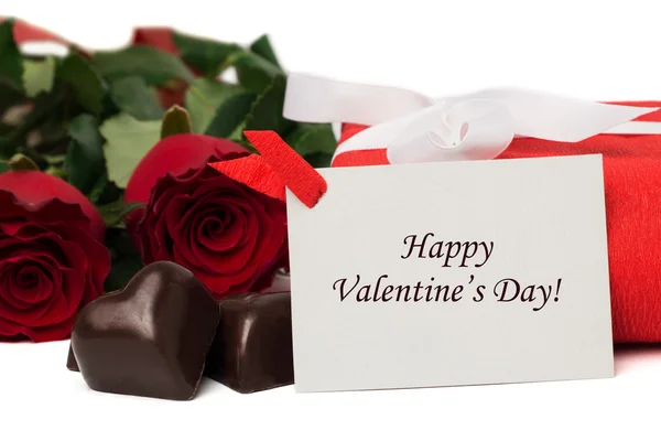 Etiqueta Feliz Día de San Valentín con caja de regalo rojo y cinta blanca — Foto de Stock