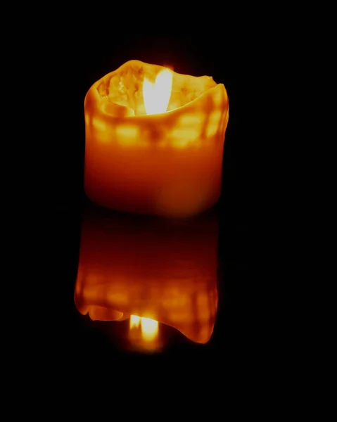 Lighted Candle Mirror Effect Black Background — Stock Photo, Image