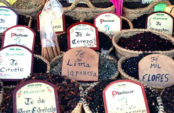 Theemenu Met Letters Natuurlijke Infusie Manden Een Marktplaats — Stockfoto